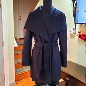 T Tahari _A doubled collar  elegant wrap coat